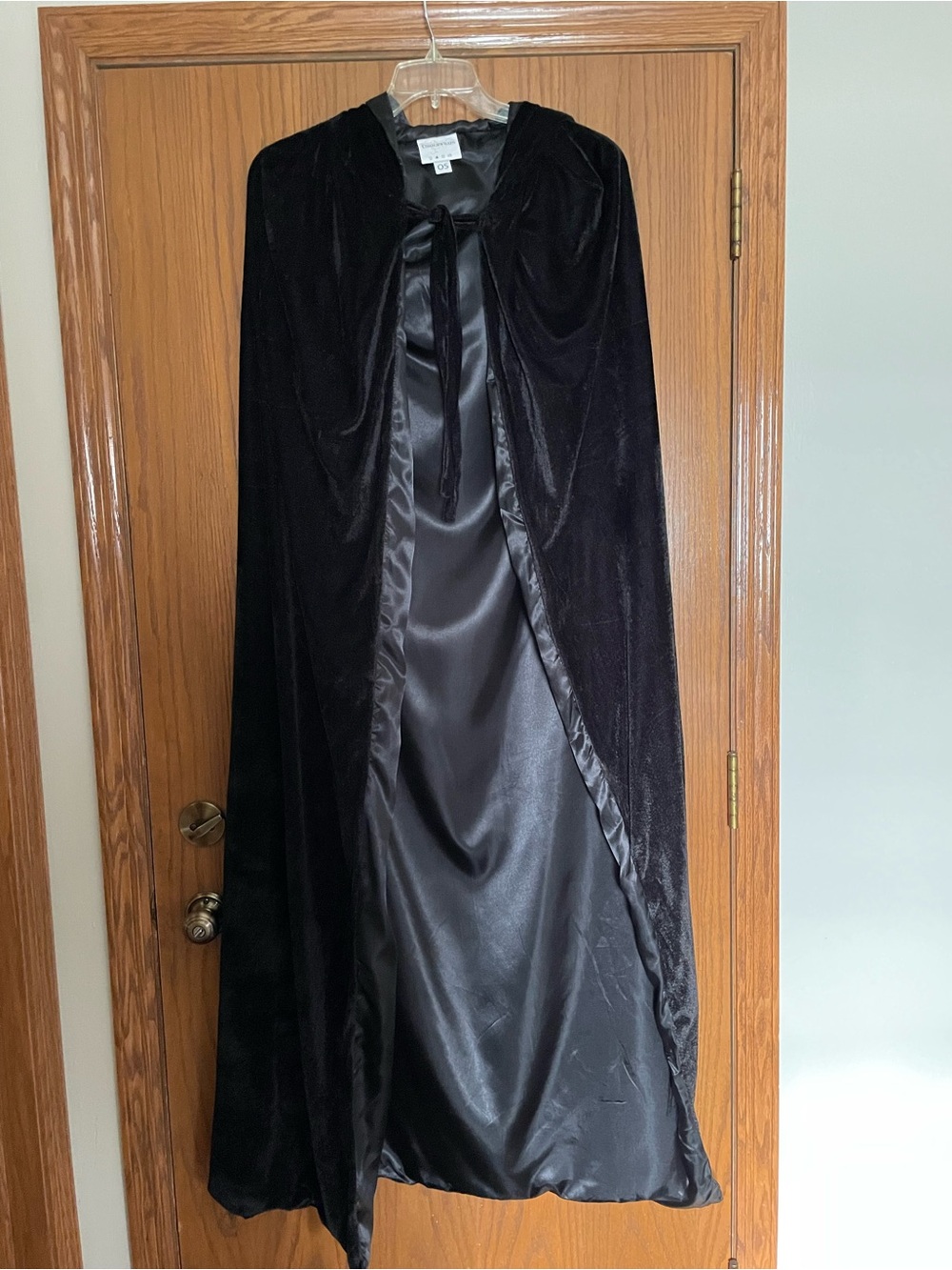 Underwraps Classic Black Velvet Hooded Adult Cape with Lining Costume One Size